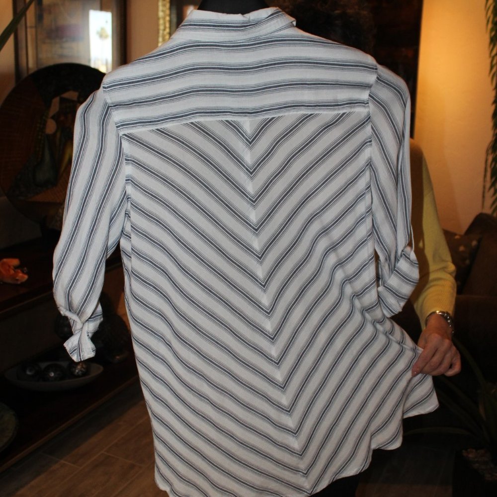 NWT MAX STUDIO - Size Small, $98.99 Retail